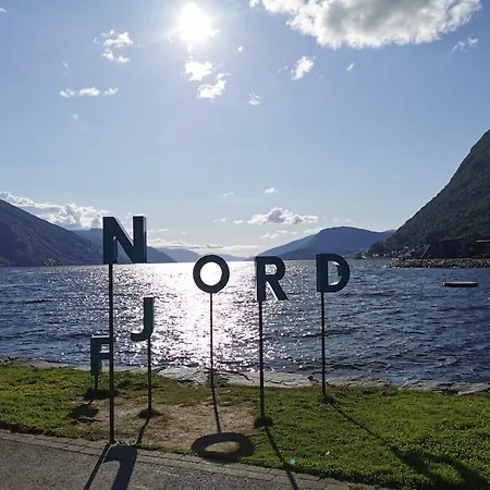 بيت للعطل Unikt Og Romslig Hus Perfekt For Grupper نوردفيورديد