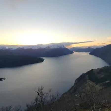 Unikt Og Romslig Hus Perfekt For Grupper 努尔菲尤尔埃德