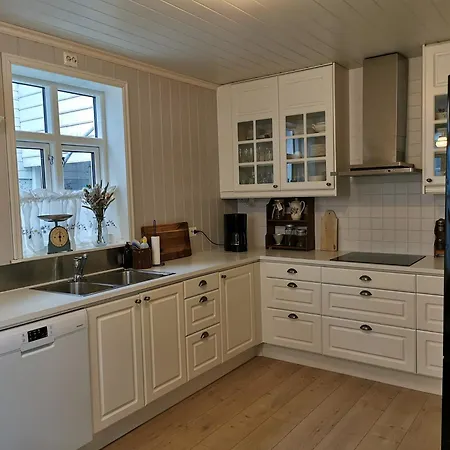 Unikt Og Romslig Hus Perfekt For Grupper Tatil Evi Nordfjordeid