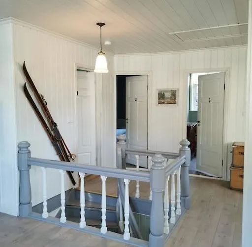 Unikt Og Romslig Hus Perfekt For Grupper Nyaraló Nordfjordeid