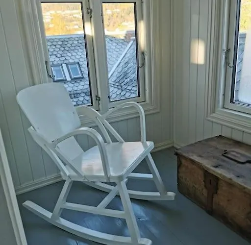Unikt Og Romslig Hus Perfekt For Grupper Nyaraló Nordfjordeid