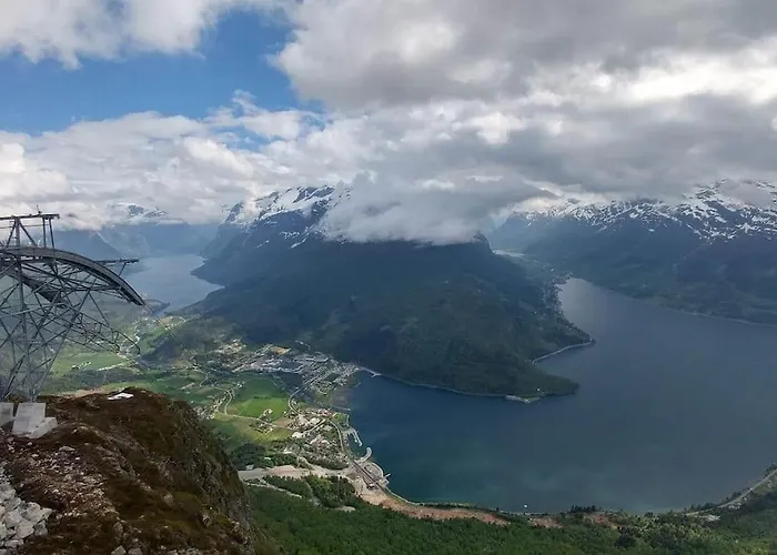 Unikt Og Romslig Hus Perfekt For Grupper Nyaraló