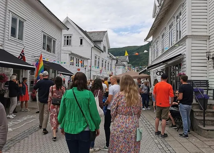 Nyaraló Unikt Og Romslig Hus Perfekt For Grupper Nordfjordeid