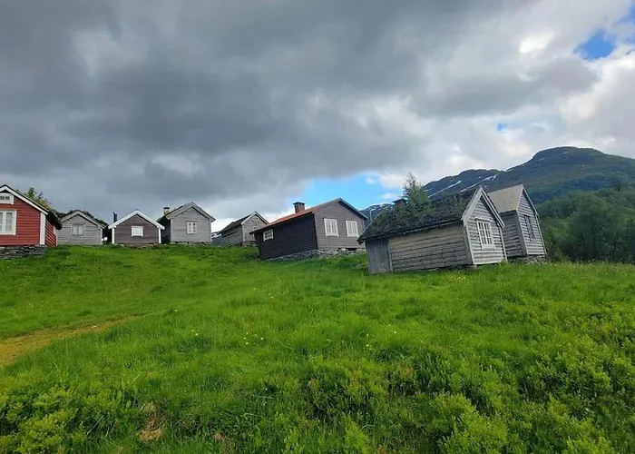 Unikt Og Romslig Hus Perfekt For Grupper Nyaraló Nordfjordeid