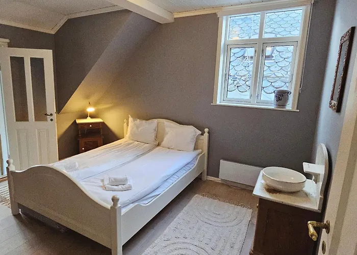 Nyaraló Unikt Og Romslig Hus Perfekt For Grupper Nordfjordeid