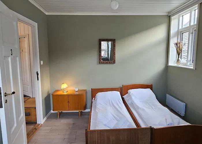 Unikt Og Romslig Hus Perfekt For Grupper Nyaraló Nordfjordeid
