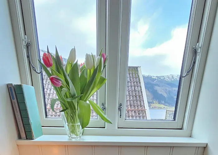 Unikt Og Romslig Hus Perfekt For Grupper Nyaraló Nordfjordeid