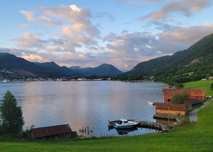 Unikt Og Romslig Hus Perfekt For Grupper Nordfjordeid