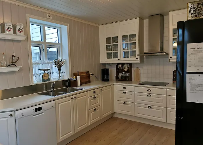 Unikt Og Romslig Hus Perfekt For Grupper Nyaraló Nordfjordeid