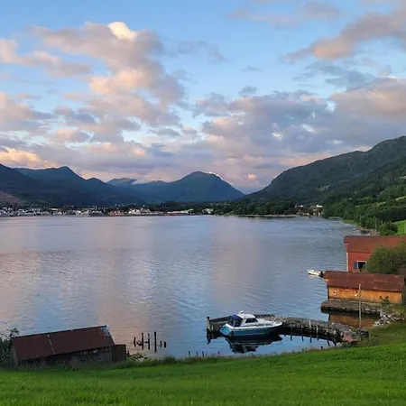 Unikt Og Romslig Hus Perfekt For Grupper نوردفيورديد